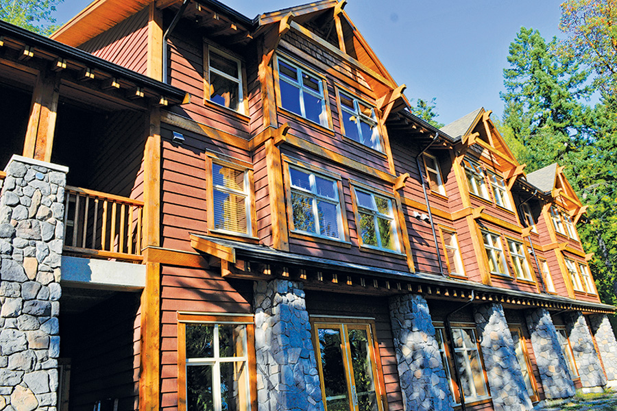 Pacific Woods Lodge Full View